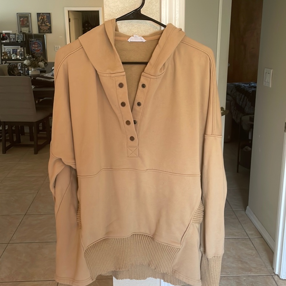 Bucket list tan sweater size medium.
